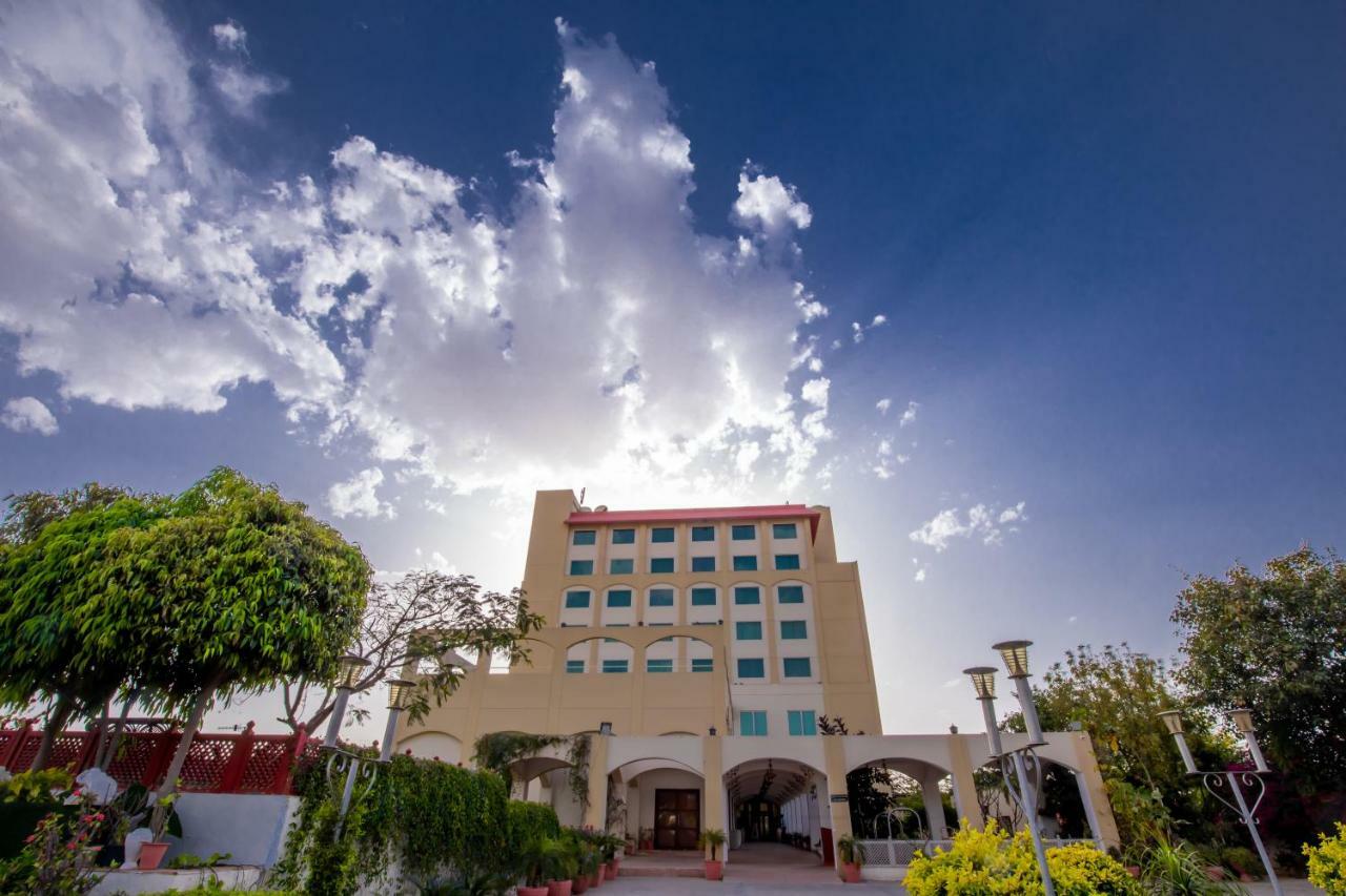 فندق Ramada By Wyndham Jaipur Jaisinghpura المظهر الخارجي الصورة
